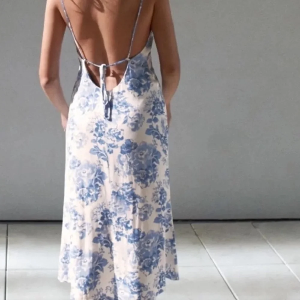 Reformation Floral Blue and White Dress - Picture 2 of 9